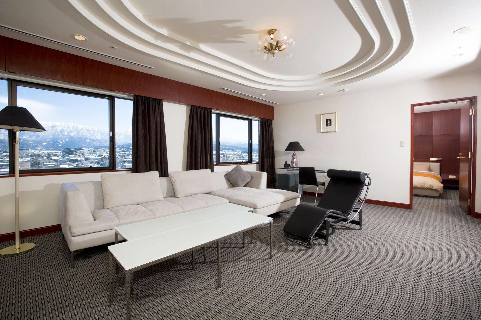 Hotel Granmirage Uozu Zewnętrze zdjęcie